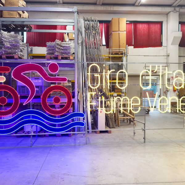 illuminazione logo giro d'Italia 2025